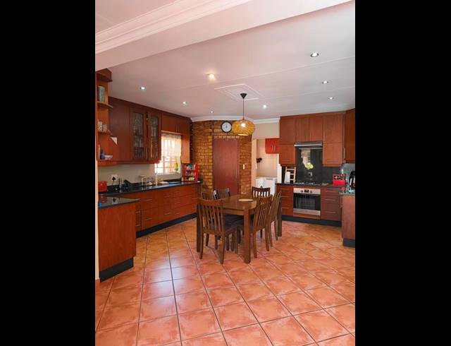 4 BEDROOM HOUSE FOR SALE IN NEWLANDS